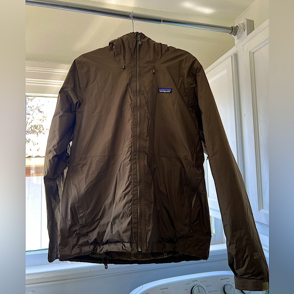 Patagonia Jacket. Size men’s medium. Water proof.